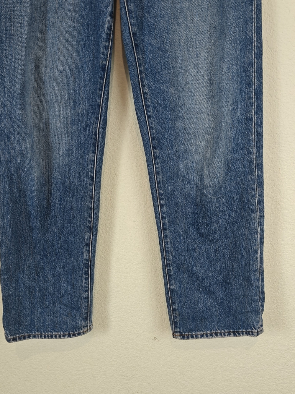 Madewell Low-Slung Straight Jeans in Palmina Wash Model Off-Duty Rigid Denim 24 - Picture 7 of 15